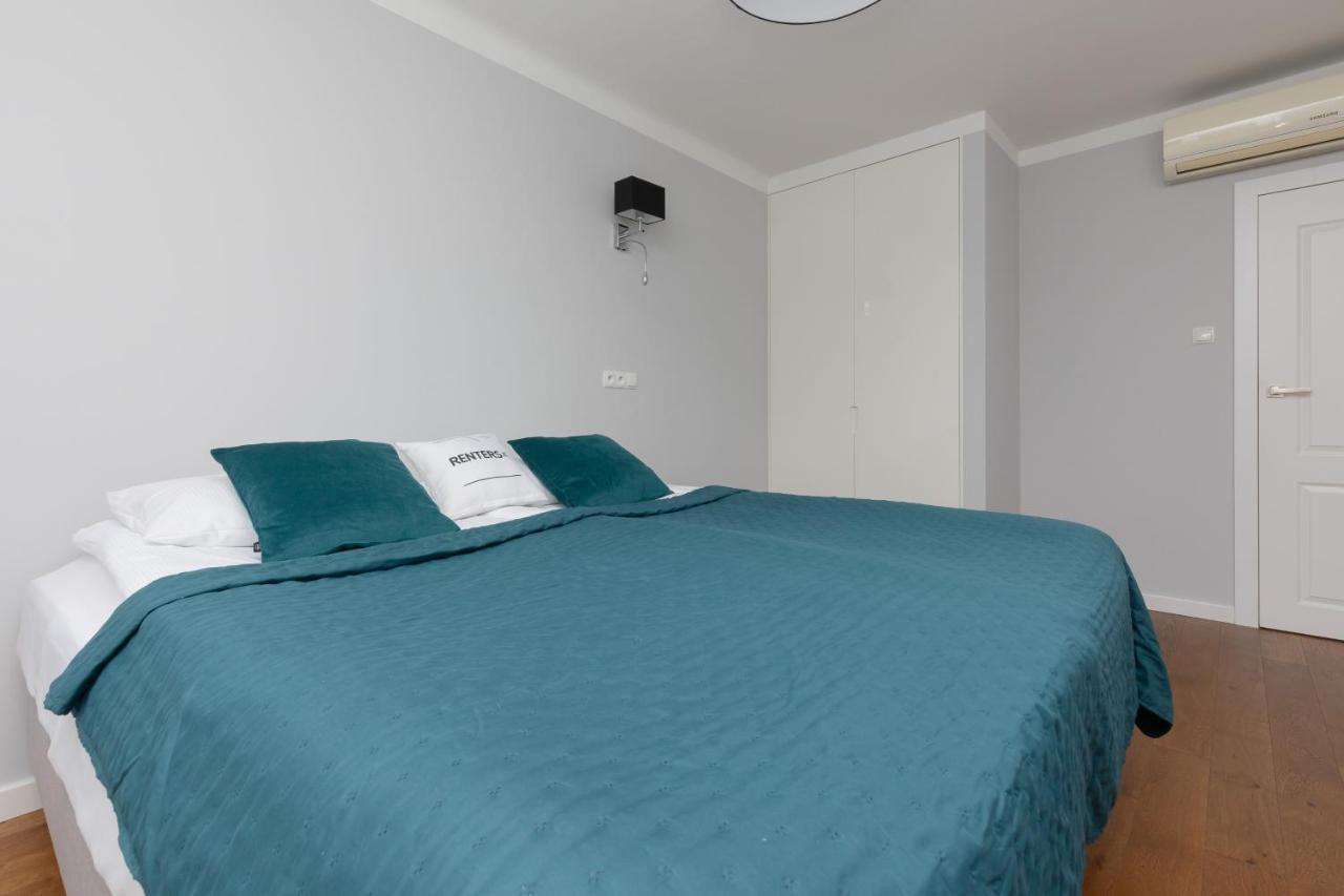 City Center Aparthotel Chmielna By Noclegi Renters Varşova Dış mekan fotoğraf