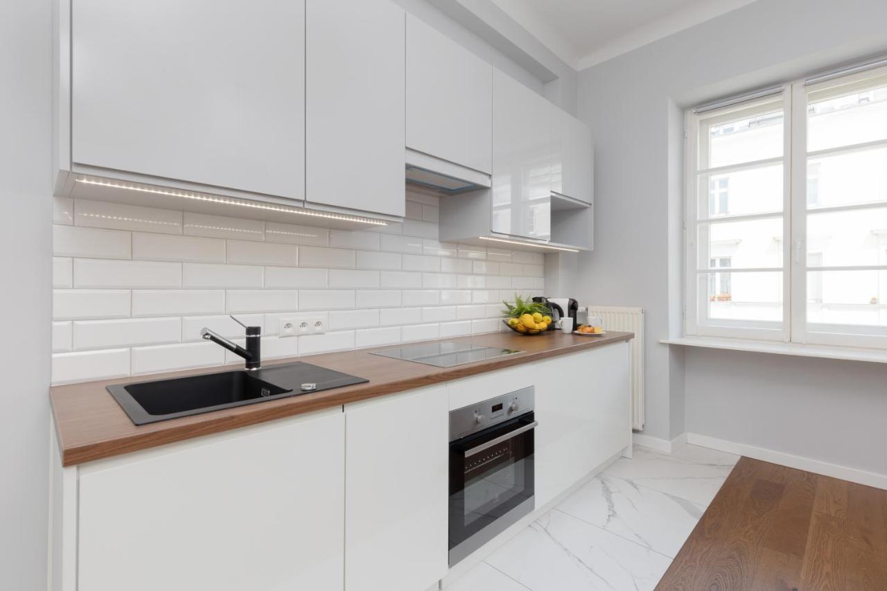 City Center Aparthotel Chmielna By Noclegi Renters Varşova Dış mekan fotoğraf
