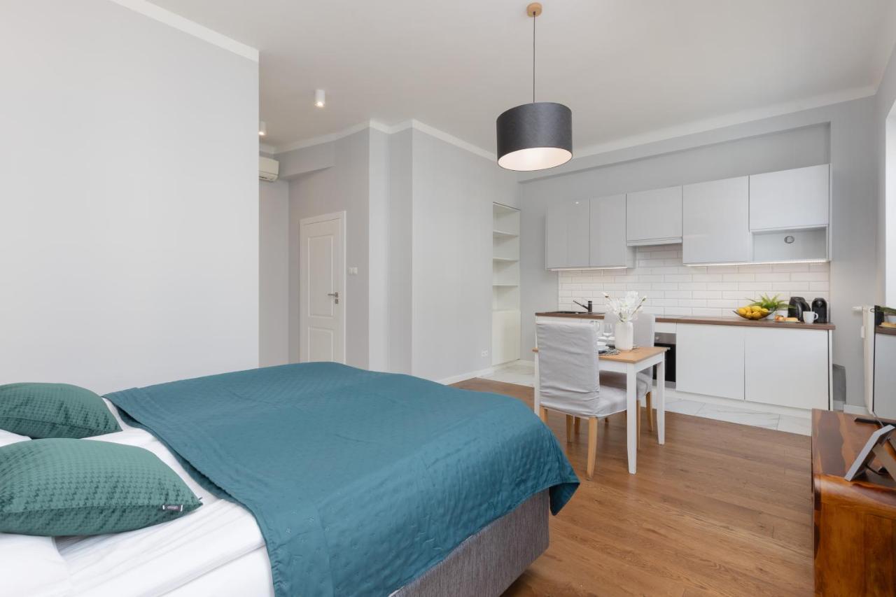 City Center Aparthotel Chmielna By Noclegi Renters Varşova Dış mekan fotoğraf