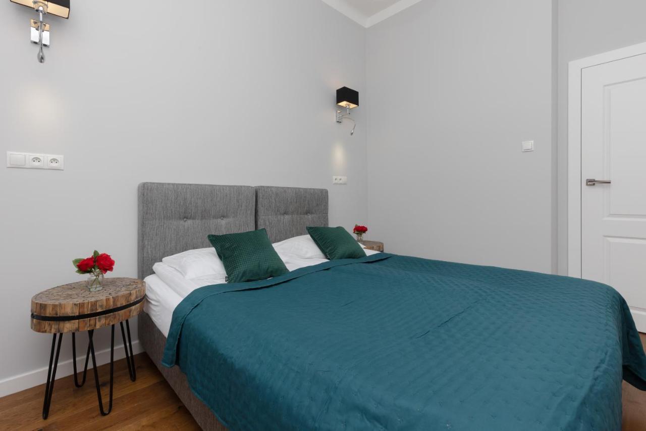 City Center Aparthotel Chmielna By Noclegi Renters Varşova Dış mekan fotoğraf
