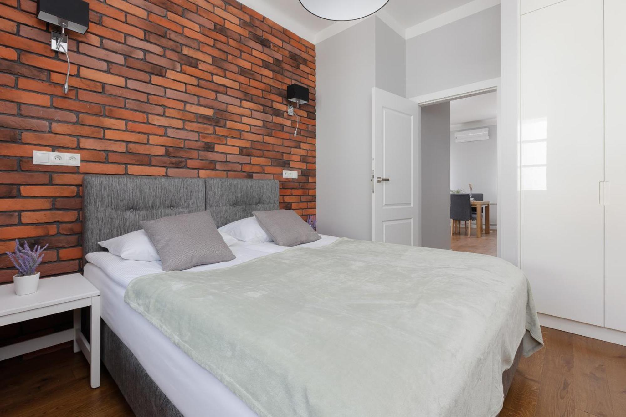 City Center Aparthotel Chmielna By Noclegi Renters Varşova Dış mekan fotoğraf