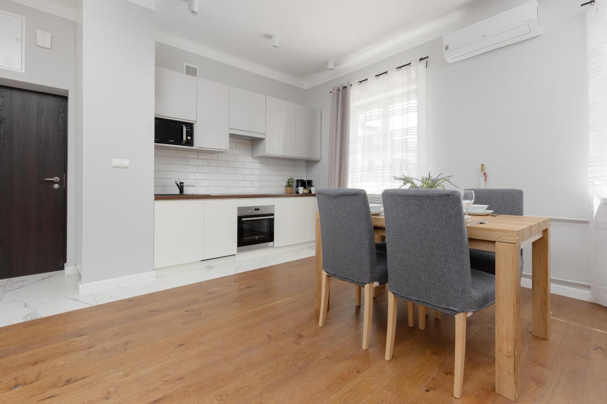 City Center Aparthotel Chmielna By Noclegi Renters Varşova Dış mekan fotoğraf