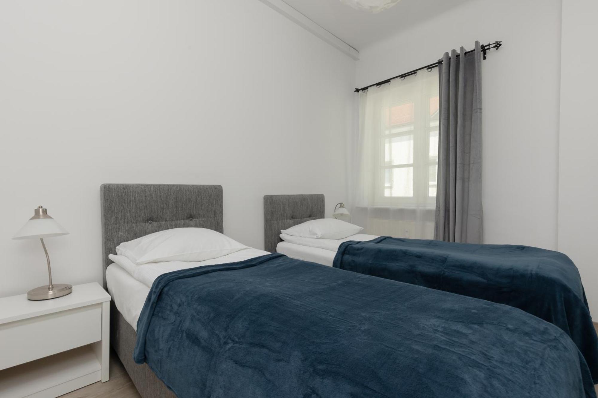 City Center Aparthotel Chmielna By Noclegi Renters Varşova Dış mekan fotoğraf