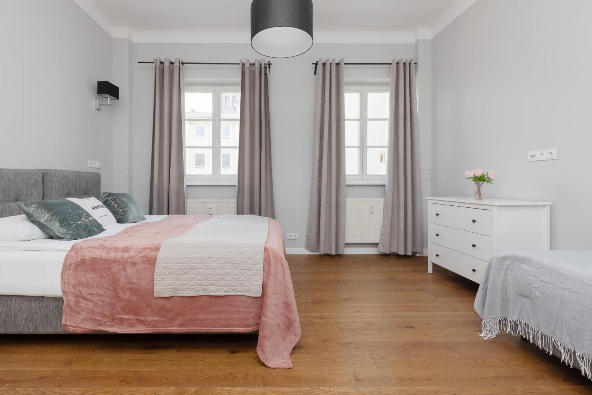 City Center Aparthotel Chmielna By Noclegi Renters Varşova Dış mekan fotoğraf
