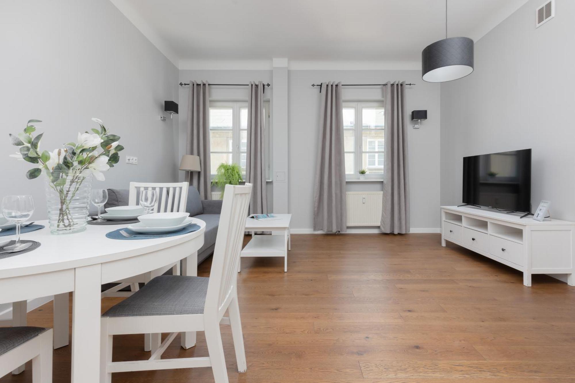 City Center Aparthotel Chmielna By Noclegi Renters Varşova Dış mekan fotoğraf