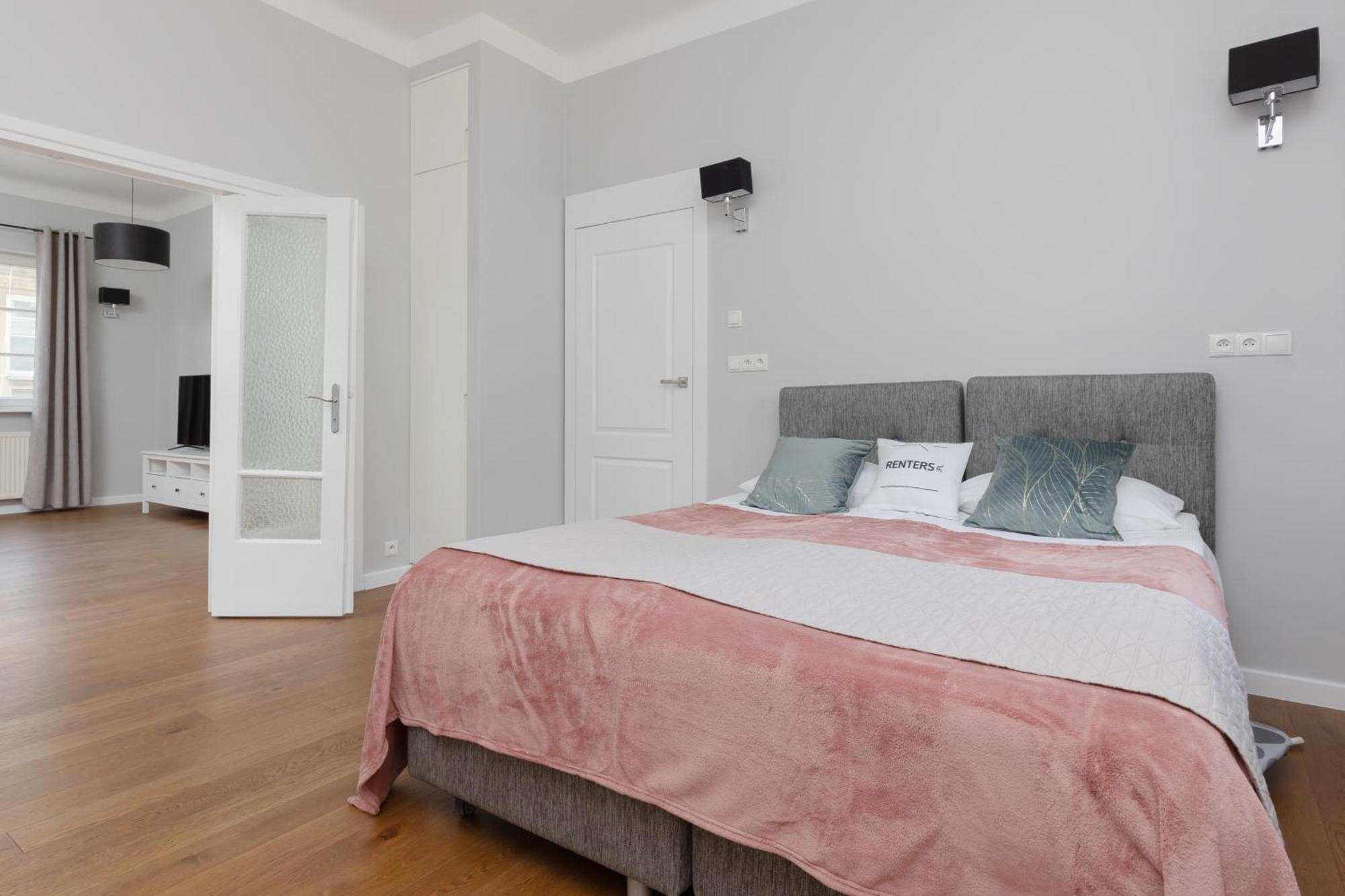 City Center Aparthotel Chmielna By Noclegi Renters Varşova Dış mekan fotoğraf