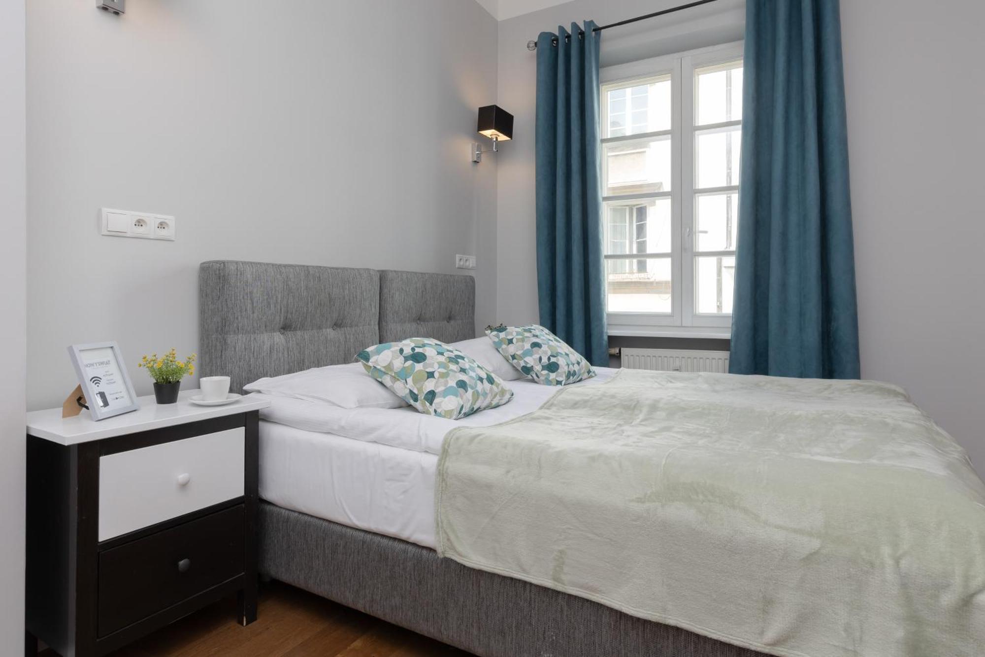 City Center Aparthotel Chmielna By Noclegi Renters Varşova Dış mekan fotoğraf