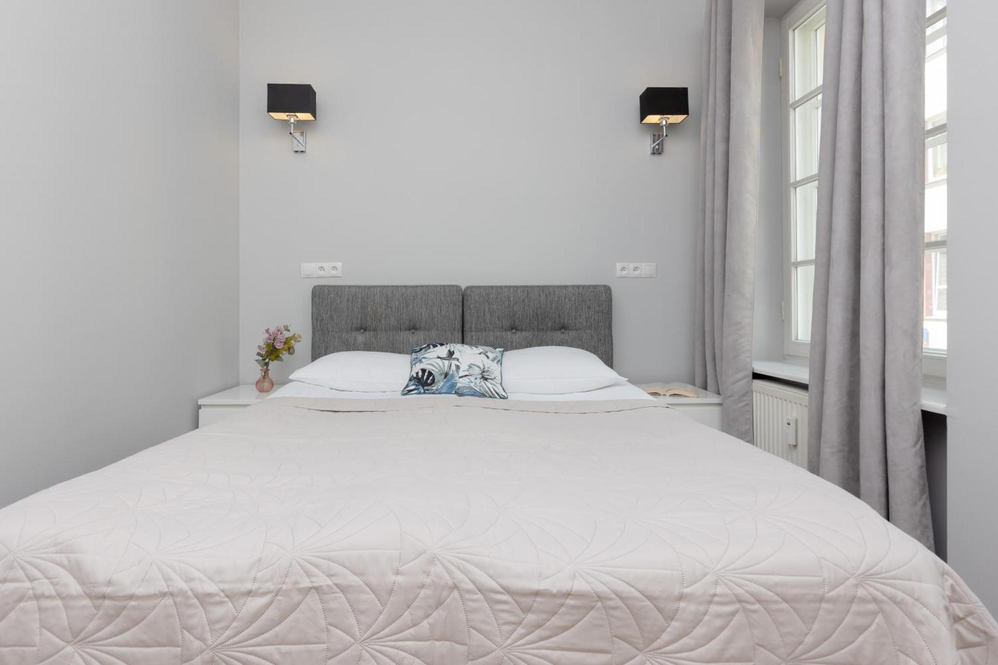 City Center Aparthotel Chmielna By Noclegi Renters Varşova Dış mekan fotoğraf
