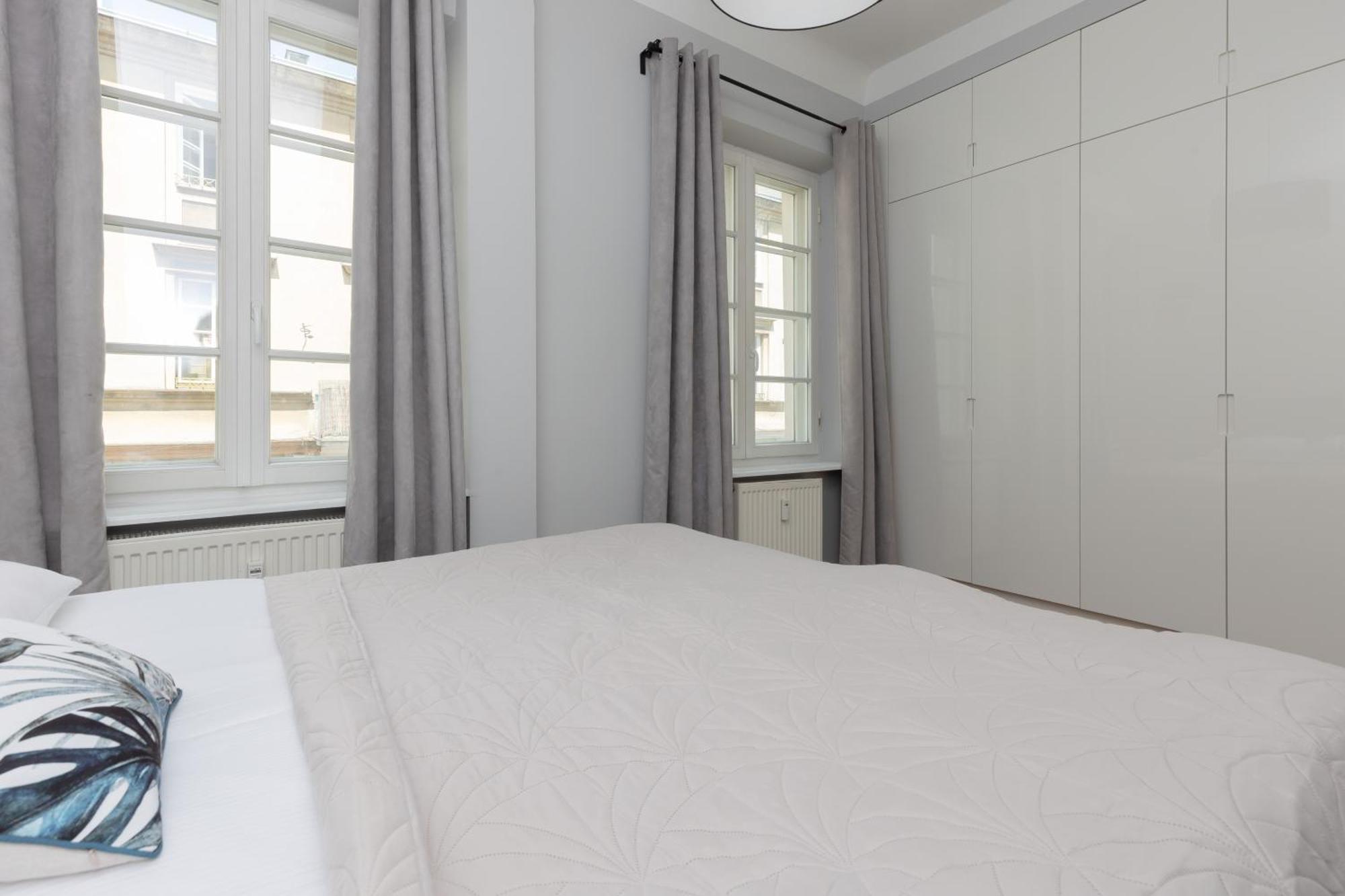 City Center Aparthotel Chmielna By Noclegi Renters Varşova Dış mekan fotoğraf
