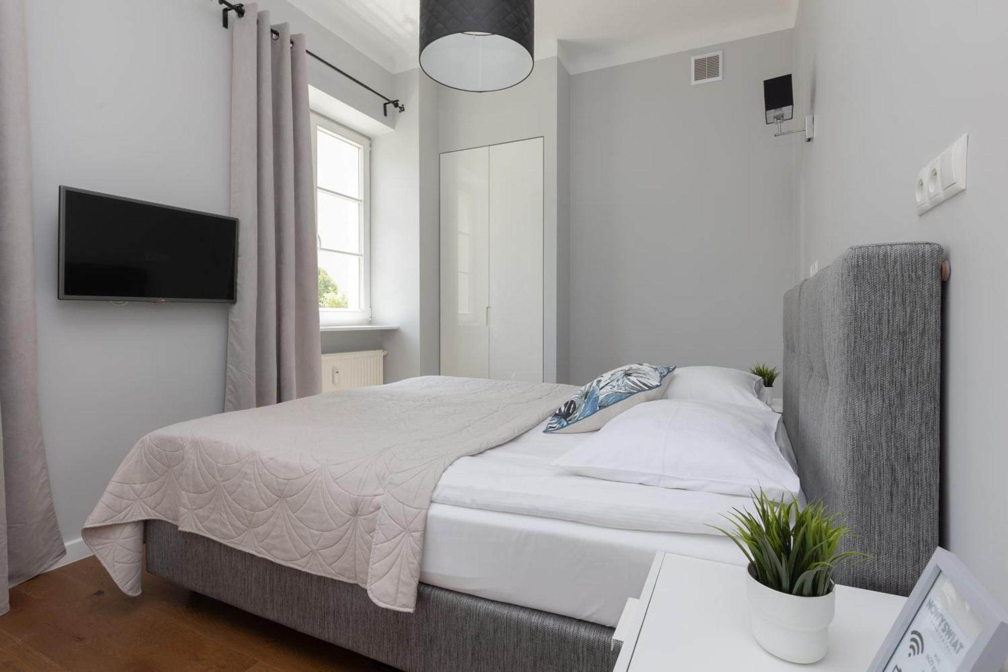City Center Aparthotel Chmielna By Noclegi Renters Varşova Dış mekan fotoğraf